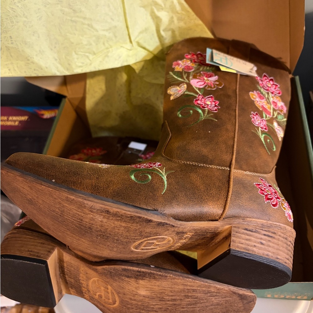 NEW Roper Brown Cowboy Cowgirl Boots with Floral Embroidery NWT in box - Picture 14 of 15